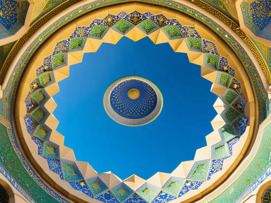 Explorando la belleza del Chiismo en Irán: Intrincados azulejos de la Mezquita Fatima Masumeh en Qom, con patrones geométricos y colores vibrantes