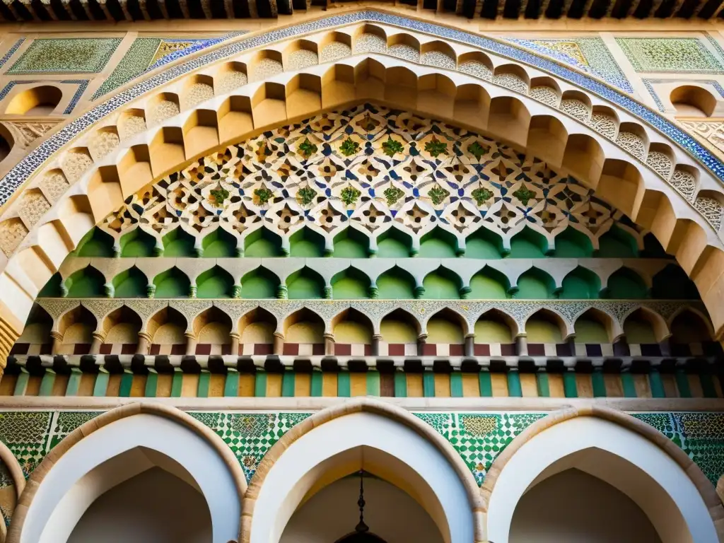 Detalle fotorealista de los intrincados azulejos y arcos de la Gran Mezquita de Córdoba, destacando las manifestaciones artísticas en el Islam