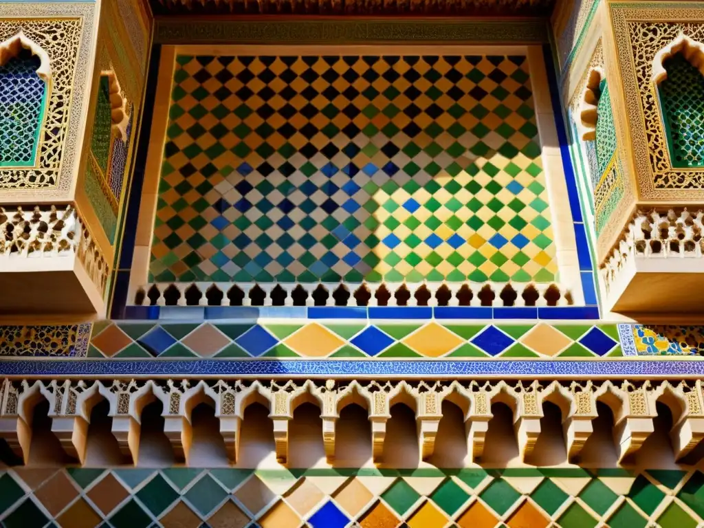 Detalle impresionante de azulejos y patrones geométricos en la Alhambra, reflejando la esplendorosa arquitectura islámica