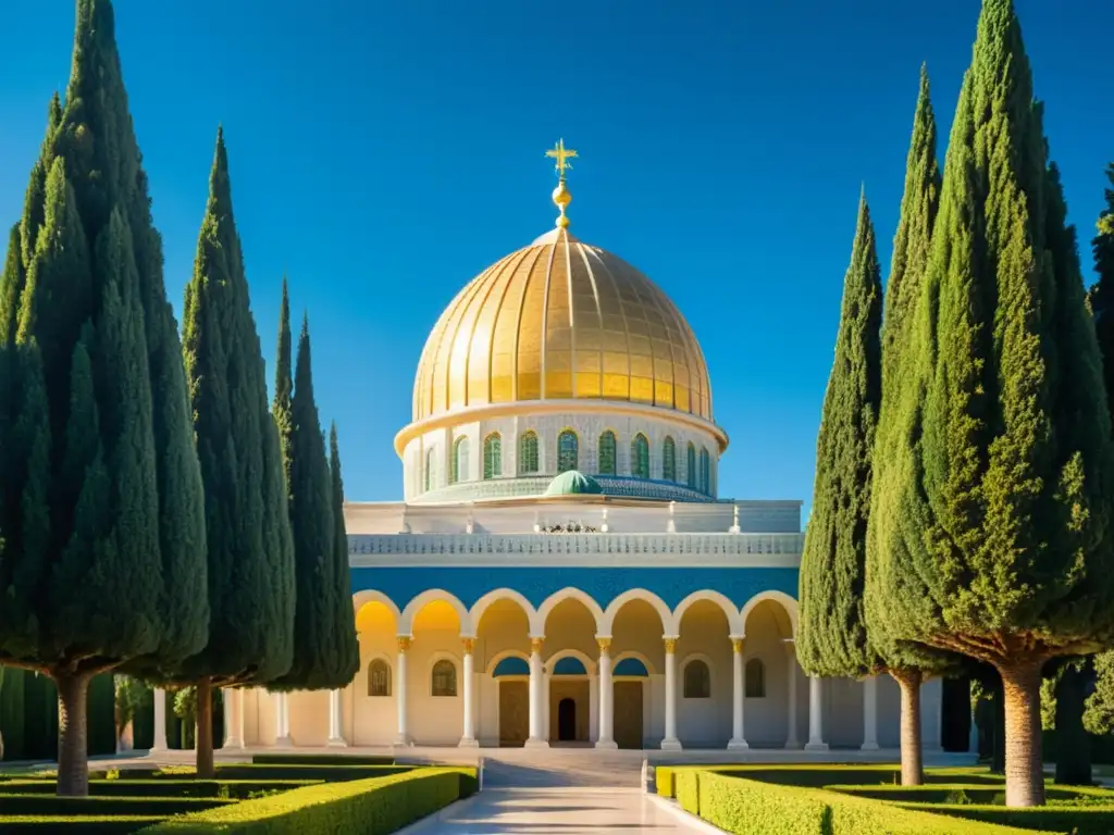 La majestuosidad del Santuario del Báb en Haifa, Israel, con su cúpula dorada, jardines y cielo azul