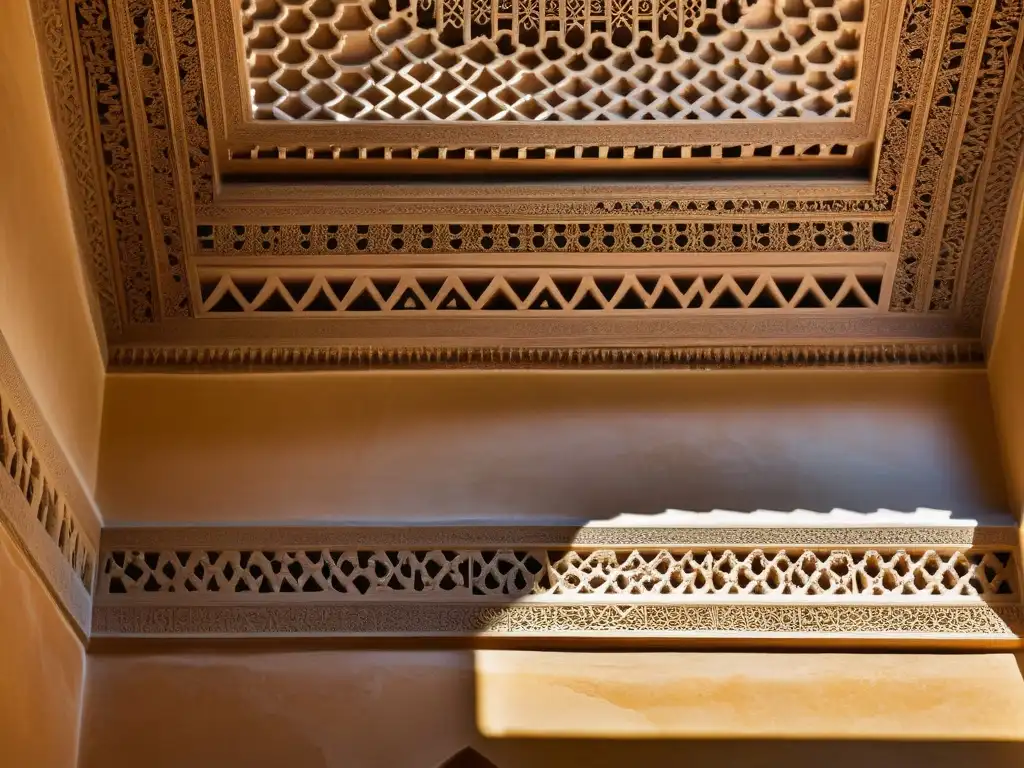 Símbolos arquitectura nazarí Alhambra: Detalle fotorealista de la intrincada ornamentación en yeso y patrones árabes en el Salón de Dos Hermanas