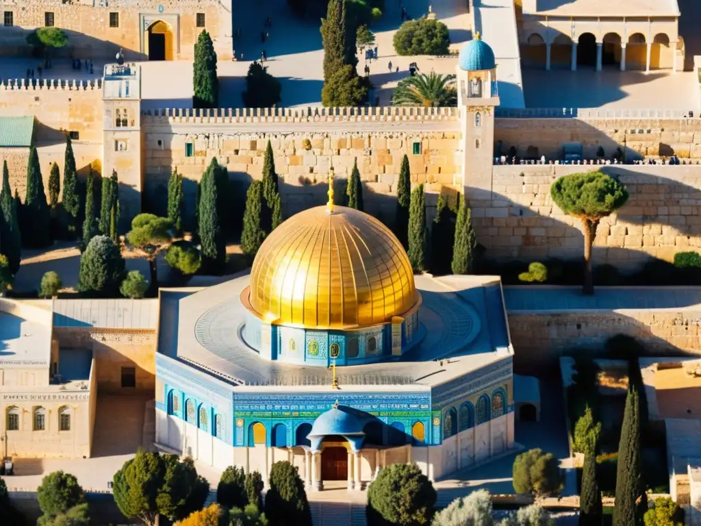 Vista impresionante de la Cúpula de la Roca en Jerusalén, con detalles dorados y la vida urbana